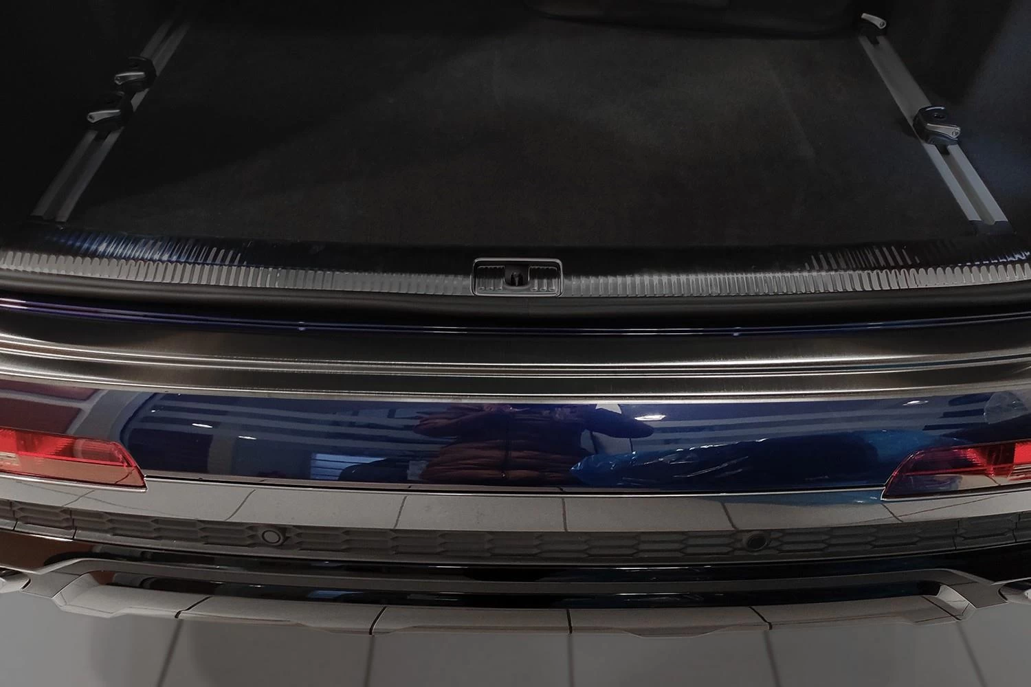 Rear Bumper Protector Audi Q7 (4M) 2015-present Stainless Steel Anthracite