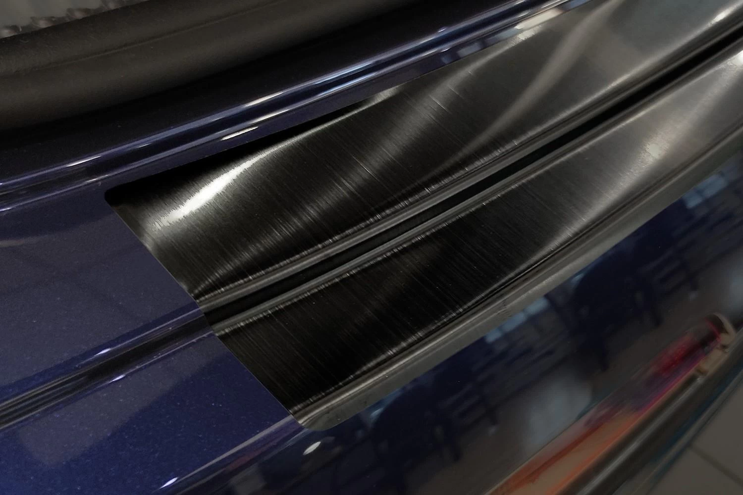 Rear Bumper Protector Audi Q7 (4M) 2015-present Stainless Steel Anthracite - Afbeelding 3