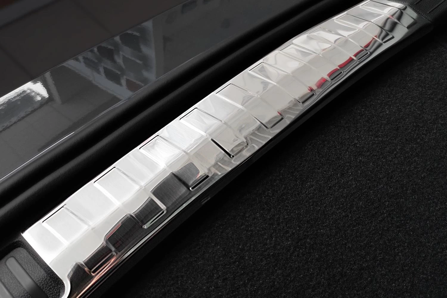 Boot Sill Cover Volkswagen Tiguan II 2015-present Stainless Steel - Afbeelding 3